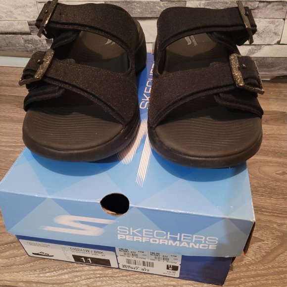 BNIB Size 11 Wide Sandals Skechers - Picture 2 of 5